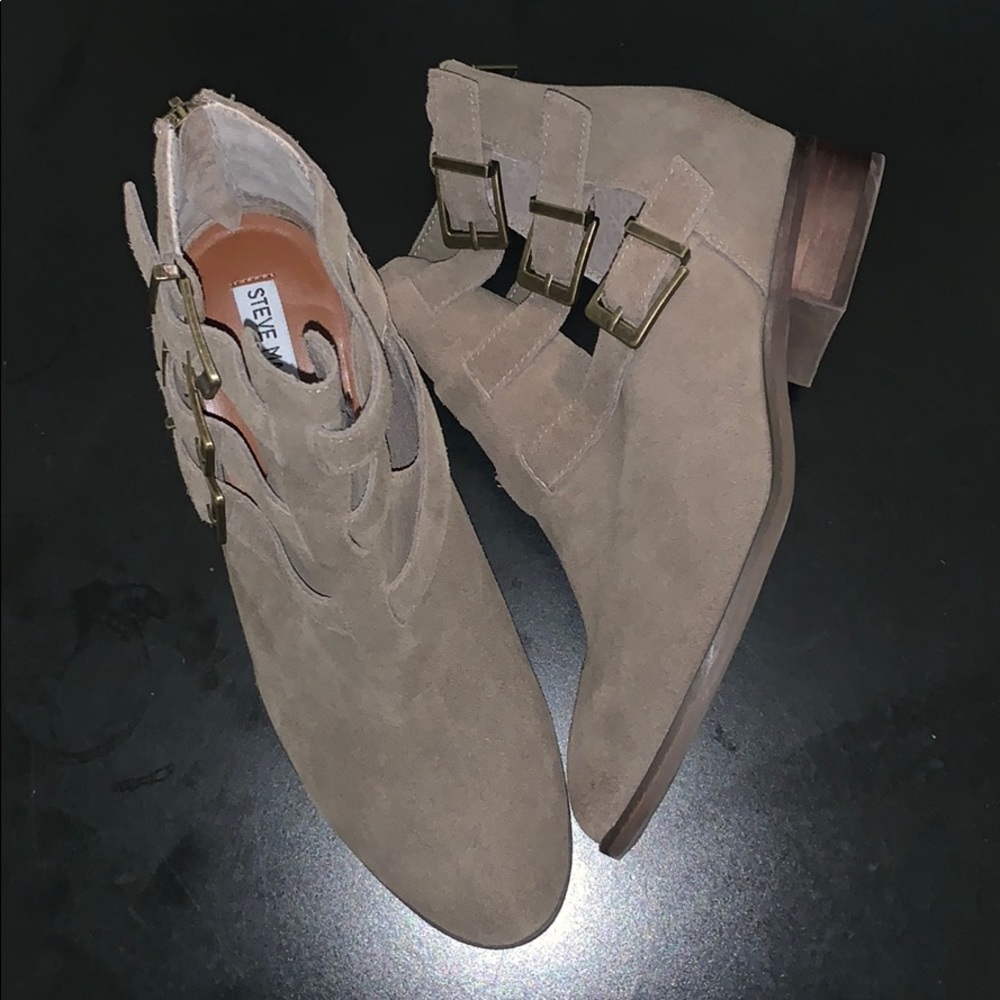 🔥 END OF SUMMER SALE PRICE $35🔥 Steve Madden Leather Cut-Out Booties